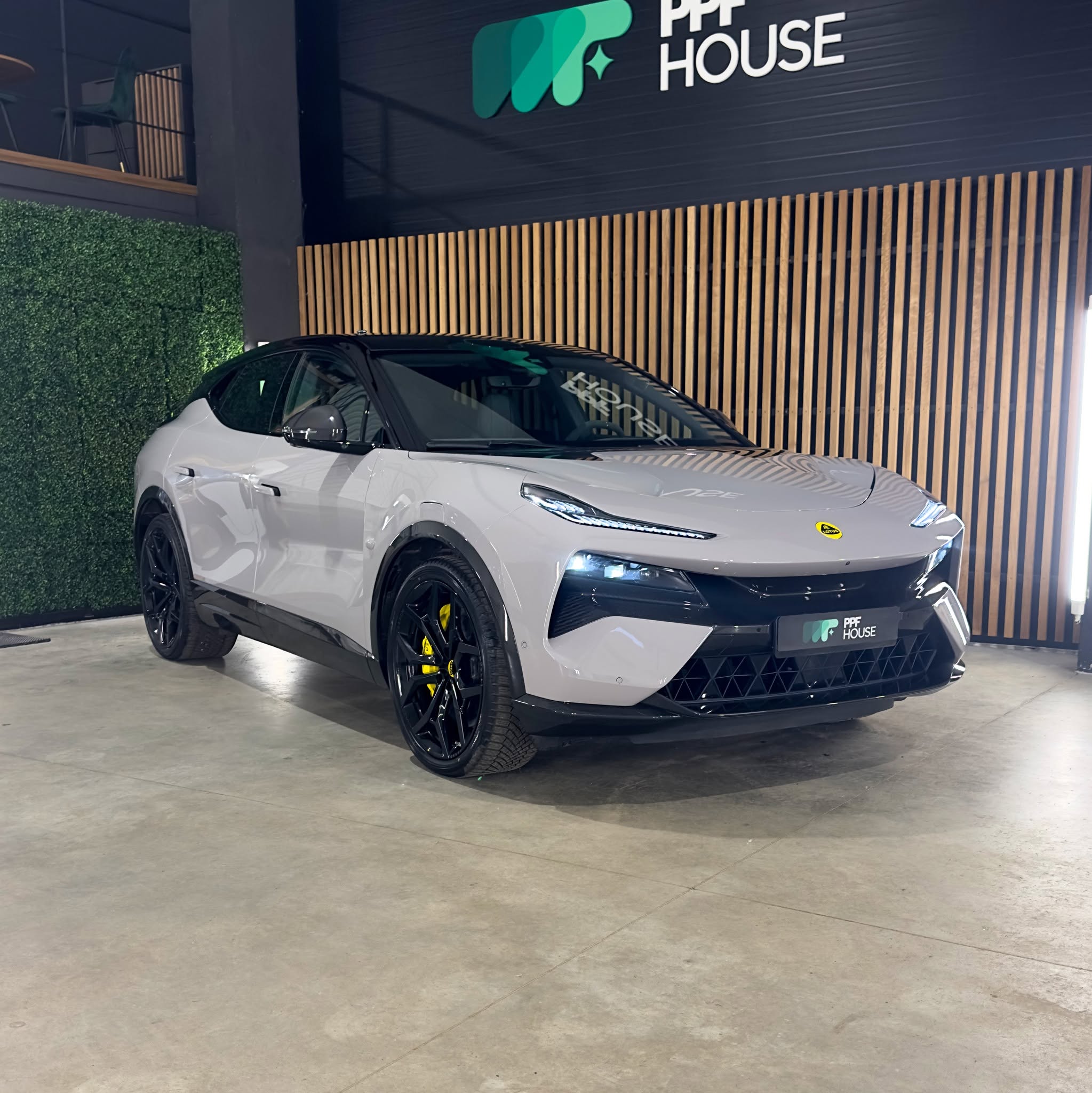 „Lotus Eletre“ yra pirmasis „Lotus“ elektrinis SUV
