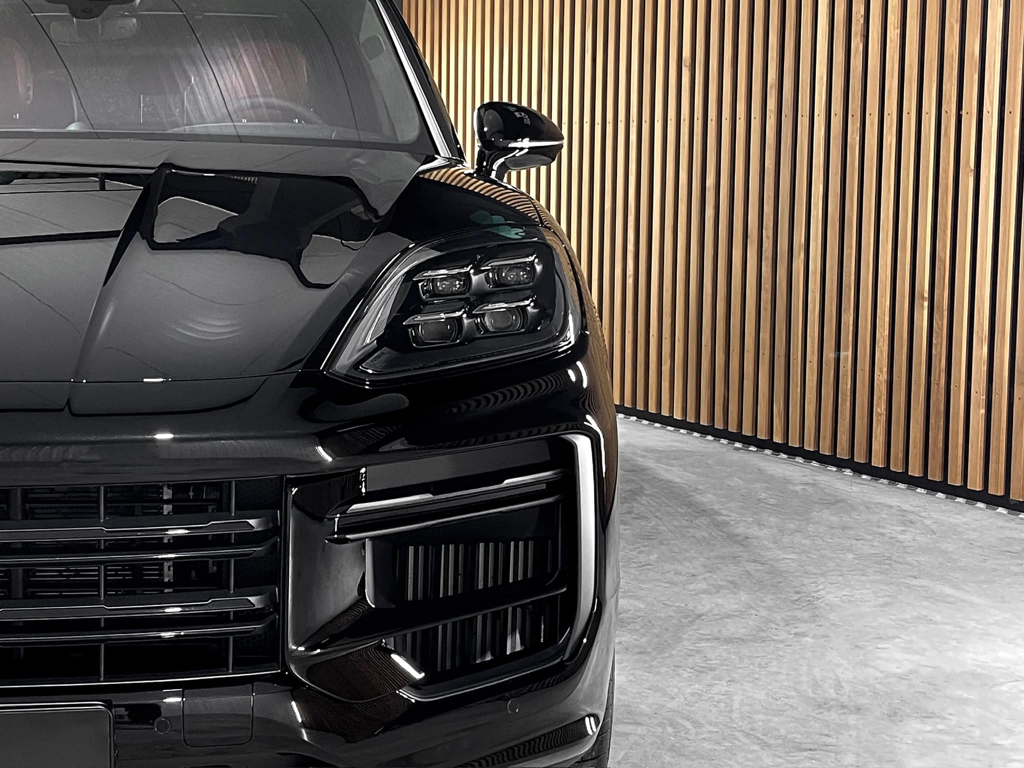 Porsche Cayenne Black